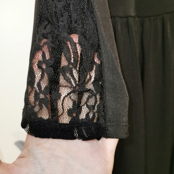 Torrid size 0 black lace sleeve tee - Picture 3 of 8